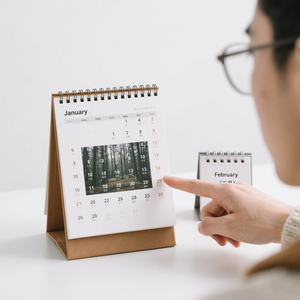 Calendrier <span class=keywords><strong>de</strong></span> bureau minimaliste moderne nouvelle tendance 2026 avec impression personnalisée pour une organisation <span class=keywords><strong>de</strong></span> bureau élégante et une planification quotidienne <span class=keywords><strong>de</strong></span> marque - Product Image 2