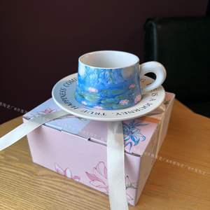 Tasse à café ou à thé en céramique peinte à la main avec un joli design, avec soucoupe, mug à eau avec poignée - Product Image 4