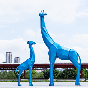 Escultura de jirafa geométrica de resina, decoración artística moderna para exteriores, para jardín, plaza o exhibición en la calle. - Product Image 1