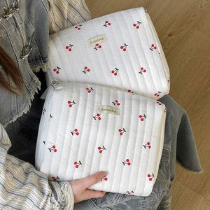 Sac à couches matelassé en coton biologique avec fermeture éclair, motif cerise mignon, pour maquillage et cosmétiques, écologique et sans BPA, vente en gros - Product Image 6