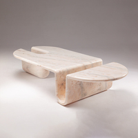 Table basse en marbre organique de luxe Dream Home, plateau asymétrique courbé, table centrale en pierre design pour résidence haut de gamme