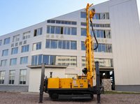 Foreuse rotative sur chenilles avec moteur diesel et boîte de vitesses pour le forage de puits profonds