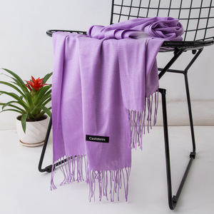 Venta al por mayor engrosada cálida cómoda de gran tamaño señoras bufanda Cachemira Color sólido bufanda de invierno Hijab para las mujeres - Product Image 4