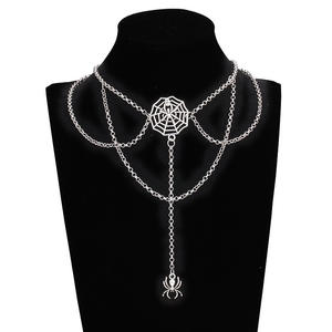 Collar con colgante de telaraña, joyería gótica de Halloween de varias capas, cadena en tono plateado con dije de araña para mujer - Product Image 1