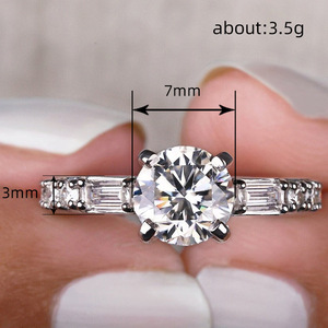 Anello di Fidanzamento a Quattro Punte con Zirconi per Donne, Elegante Gioiello da Dito per Feste - Product Image 4