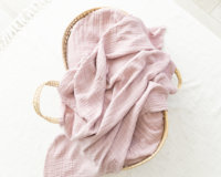Haute qualité personnalisé Crochet 100% coton tricoté bébé couverture doux jeter Style Simple impression numérique Logo parfait enfants literie