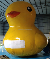 Canard jaune gonflable géant en PVC flottant sur l'eau pour événement / publicité / promotion