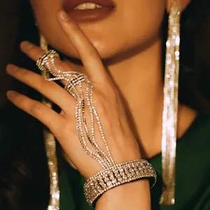 N-76 de anillo de lujo para mujer, pulsera de aleación conectada, con borlas, Micro pavé de cristal, diamantes de imitación, anillo acoplado