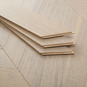 Parquet en chêne européen multicouche résistant à l'usure, qualité CE lisse, grade AB, 12mm 14mm 16mm, système T&G Chevron, conçu pour les hôpitaux - Product Image 1