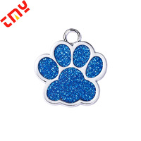 Colgante para collar con nombre y huella de perro, colgante de Metal de aleación de Zinc con brillo colorido y estampado de pata de perro