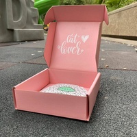Boîte d'expédition en carton ondulé rose avec impression de logo personnalisé pour l'emballage et le transport de lingerie, sous-vêtements, vêtements et articles vestimentaires