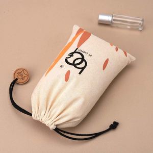 Bolsa de Regalo Personalizada de Muselina de Algodón Reciclado con Cordón - Product Image 2