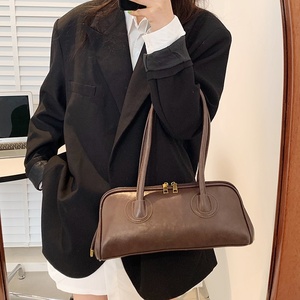 Sac à main bandoulière pour femme en cuir PU mat, de forme oblongue et allongée, style bowling, type doctor, rétro, avec poignée supérieure et fermeture éclair, pour le quotidien - Product Image 3