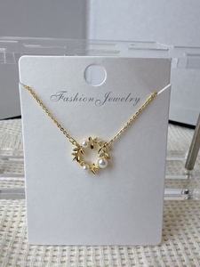 Collana con ciondolo in lega placcata oro con perla imitazione e design vegetale, stile minimalista per donna, da indossare tutti i giorni - Product Image 3