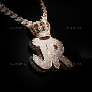 Colgante con Letra JR en Plata de Ley 925 Chapada en Oro Blanco con Perla de Agua Dulce y Moissanita, Estilo Hiphop Unisex - Product Image 2