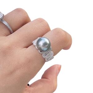 Bague en perle de Tahiti naturelle gris platine de 10-11 mm, texture douce et belle, aspect brillant général - Product Image 5