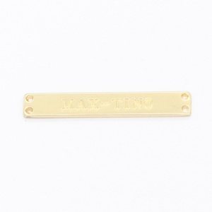 ป้ายโลหะออกแบบเองสำหรับเสื้อผ้า พร้อมพับปลาย สำหรับฮิญาบ/ผ้าพันคอ/เสื้อผ้า - โลโก้แบบนูน เป็นมิตรกับสิ่งแวดล้อม - Product Image 2