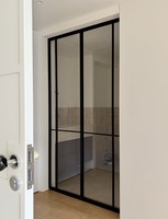 Porte pliante en acier français pour application extérieure, cadre fin, double vitrage isolant, système de pliage fluide, villa moderne
