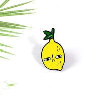 Vente en gros de broches personnalisées en forme de citron dur en métal de fruits jaunes mignons inventées Badges d'épingles en émail fabriqués en sérigraphie
