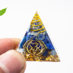 Commercio all'ingrosso Feng Shui animale croce 7 Chakra cristallo naturale ghiaia 3cm piramide intagliata a mano incisione eco-friendly Home Office - Product Image 2