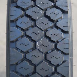 Pneus de camion en gros 9.5R17.5 215/75R17.5 265/70R19.5 Pneu TBR pour camion et bus, motif de roulement directionnel toutes saisons - Product Image 1
