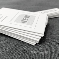 Plastiktüte Preis Hangtag Papiere tikett Speziell Papier geprägte folie rte UV Tech Custom ized Printing Kleidungs stück Tags Stoff Hangtag CMYK