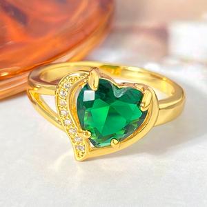 Anillo de Corazón con Circonita Cúbica Rosa, Elegante, Chapado en Oro de 18K, Regalo de San Valentín para Damas y Chicas - Product Image 2