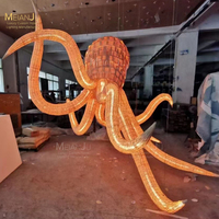Lustre décoratif d'art de lampe suspendue de tissu en acier en bois de forme de poulpe personnalisable pour l'hôtel de restaurant directement de l'usine