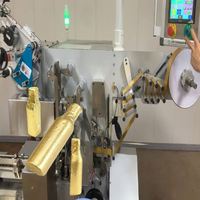 Machine d'emballage automatique à feuille d'or métallique pour chocolats en forme de demi-bouteille, avec pliage et scellage thermique continu, conçue sur mesure
