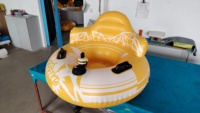Flotteur de piscine électrique en forme de flamant rose avec tube d'eau gonflable à moteur alimenté par batterie pour la natation et les occasions de rivière