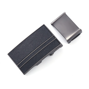Ceinture en métal pour femme, fabriquée par le fabricant, avec boucle à design ajouré, lettres, sangles rondes et logo personnalisé. - Product Image 2