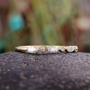 Anello impilabile da donna dal design minimalista a strati, accessorio per dita da indossare tutti i giorni - Product Image 4