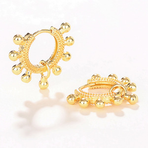 Orecchini Pendenti a Campanella Piccola e Delicata per Donne, Ear Cuff Minimalista, Gioielli di Moda Quotidiana - Product Image 5