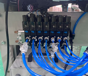 เครื่องเย็บกระเป๋าแบบเลเซอร์ด้วยการเปิดกระเป๋าและตัดเย็บเสื้อผ้ามีคุณสมบัติ220โวลต์ - Product Image 6