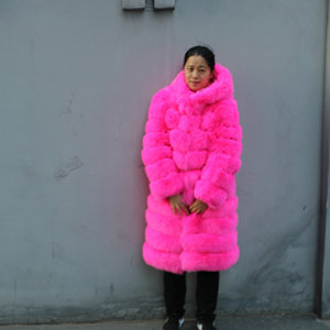 Cappotto Lungo in <span class=keywords><strong>Pelliccia</strong></span> <span class=keywords><strong>di</strong></span> Volpe Rosa Caldo 2020 <span class=keywords><strong>con</strong></span> Cappuccio e <span class=keywords><strong>Tasche</strong></span>, Design Classico Spesso e Voluminoso - Product Image 1