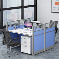 Poste de travail de bureau moderne et contemporain pour 4/6 personnes avec écran de séparation, bureau informatique et panneaux porte-cartes