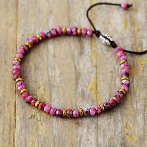 Pulsera de cuentas de piedra rosa hecha a mano con detalles en oro para hombres y mujeres, regalo de joyería, origen Yiwu - Product Image 2