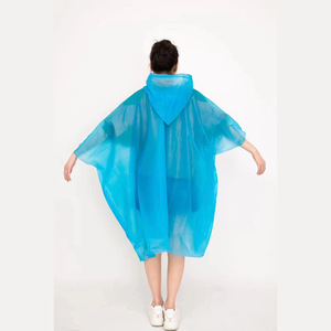 Poncho jetable imperméable en vinyle 52 x 80 pouces pour adultes, randonnée, voyage, taille universelle, léger, avec capuche - Product Image 2
