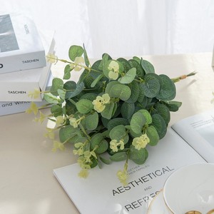 Ramo de hojas de eucalipto artificial de plástico para decoración de bodas y el hogar - Product Image 2