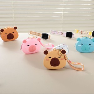 Estuche para Auriculares con Diseño de Capibara de Dibujos Animados y Correa para Reloj - Product Image 1