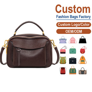 Sac bandoulière en cuir véritable pour femme avec détail bouton - Sangle réglable, fermeture éclair, poche avant, écologique et durable - Product Image 1