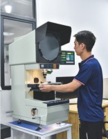 Supports, charnières et connecteurs en acier inoxydable sur mesure, fabrication OEM de tôlerie pour l'assemblage de meubles et d'armoires