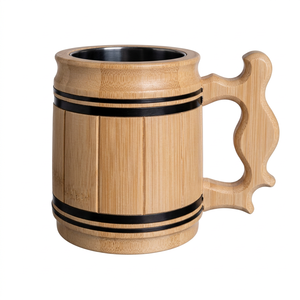 Chope à bière en bois avec bandes noires et poignée, style traditionnel, vaisselle écologique - Product Image 1