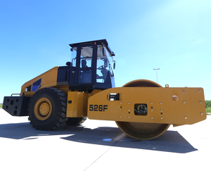 <span class=keywords><strong>Compacteur</strong></span> routier à tambour unique 526F 26 tonnes 147 kW, <span class=keywords><strong>compacteur</strong></span> <span class=keywords><strong>de</strong></span> sol, <span class=keywords><strong>compacteur</strong></span> à pieds <span class=keywords><strong>de</strong></span> <span class=keywords><strong>mouton</strong></span> pour asphalte 520/522F, <span class=keywords><strong>compacteur</strong></span> routier à forte force <span class=keywords><strong>de</strong></span> compactage - Product Image 1