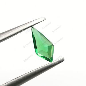 Gemas CZ sintéticas verdes cortadas a máquina al por mayor, gemas sueltas de Color Esmeralda con forma de cometa, Zirconia cúbica, piedras preciosas para joyería - Product Image 3