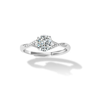 خاتم من الفضة عيار 925 مرصع بالمويسانايت، تصميم مبهر بحلقة فضية رفيعة وحجر مركزي دائري كبير، الأعلى تقييمًا للمناسبات الرومانسية - Product Image 6