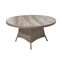 Table à manger en rotin d'extérieur 6 places avec plateau en verre céramique, design moderne, marque HOPING - Mobilier polyvalent pour parcs, villas, cours