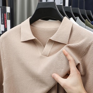 Polo en tricot pour homme avec <span class=keywords><strong>tissu</strong></span> texturé <span class=keywords><strong>nid</strong></span> <span class=keywords><strong>d</strong></span>'<span class=keywords><strong>abeille</strong></span>, col en V et manches courtes - Product Image 5
