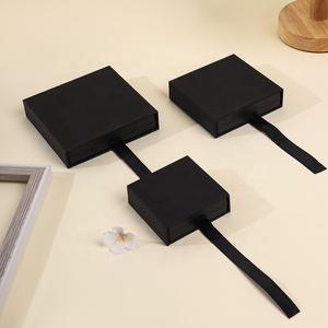 Caja de cajón de cinta de almacenamiento de joyería de lujo, caja de cartón con logotipo personalizado de prensa de lámina dorada forrada de esponja reciclable para pulsera - Product Image 5