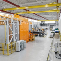 Machine de moulage rotatif automatique à haute efficacité pour la fabrication de plastiques, avec 3 bras droits, pour réservoirs d'eau